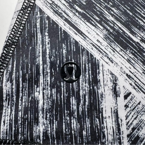 Lululemon Hot To Street Tank in Heat Wave White Black / Black / Regal Plum - Picture 5 of 7